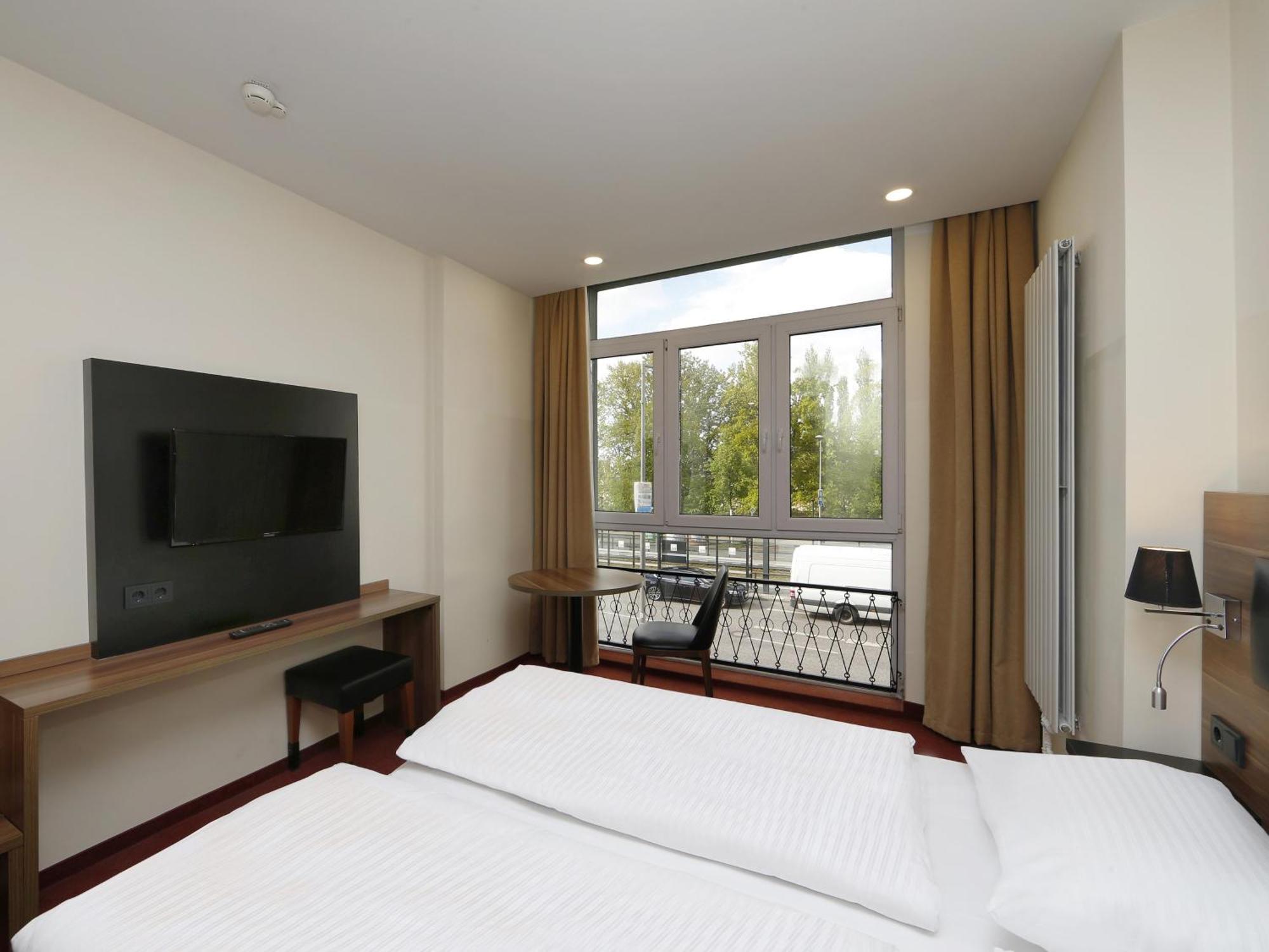 B&B Hotel Berlin-Adlershof Exterior photo